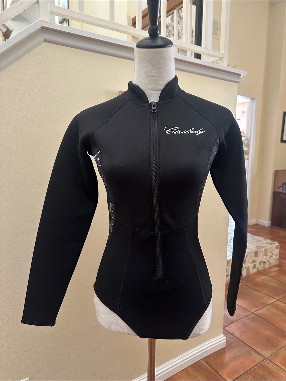 CtriLady wetsuit, never worn!